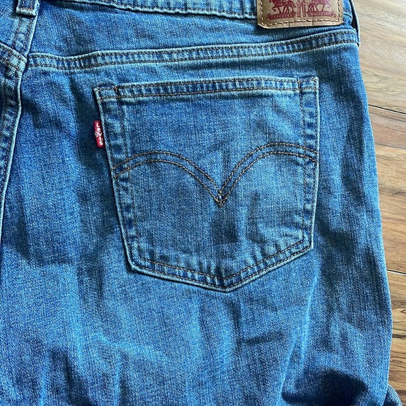 Levi’s Denim Shorts - Picture 8 of 9